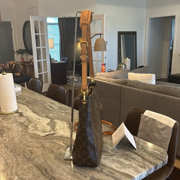 SOLD Louis Vuitton Looping GM with conversion hardware EXTRA LV STRAP INCLUDED - Picture 5 of 10